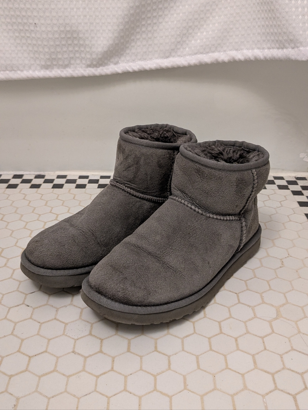 UGG Classic Mini